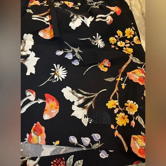 The North Face Women's Class V Shorts Size Large - Picture 9 of 13